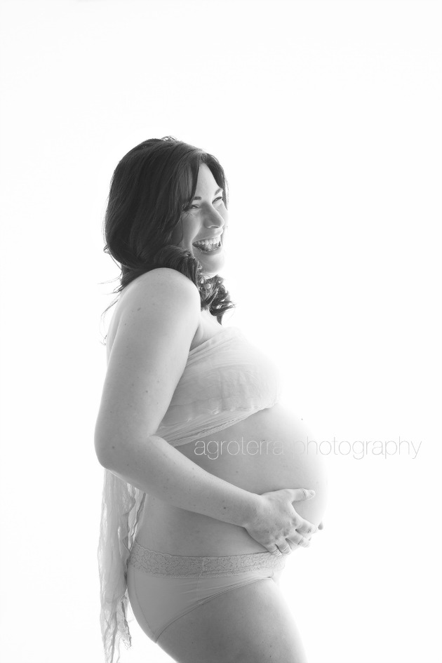 black_white_laughing_belly_pic_smiling_pregnant_pregnancy_maternity_photo_pic_photography_agroterra_photographer_rhode_island_tall_mom_tiny_baby