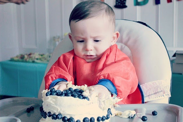 first-birthday-cake-smash-tall-mom-tiny-baby