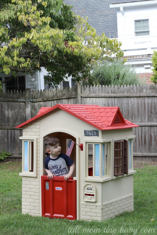 rhys_two_little_tikes_cape_cottage_outside