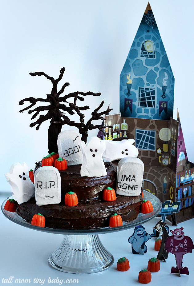 Perfect for Halloween! Haunted House Graveyard Cake Recipe - I'll be using this idea for my spooky party halloween food. You could even use this for decor around the home for a table decoration