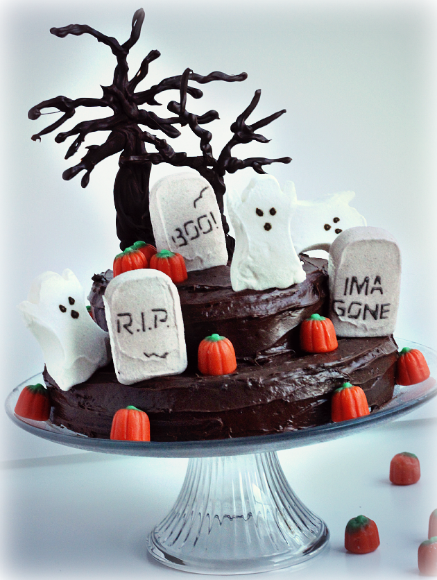 Perfect for Halloween! Haunted House Graveyard Cake Recipe - I'll be using this idea for my spooky party halloween food. You could even use this for decor around the home for a table decoration