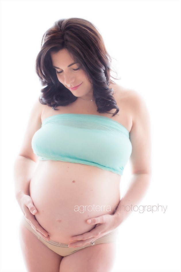 holding_belly_teal_wrap_top_belly_pic_smiling_pregnant_pregnancy_maternity_photo_pic_photography_agroterra_photographer_rhode_island_tall_mom_tiny_baby